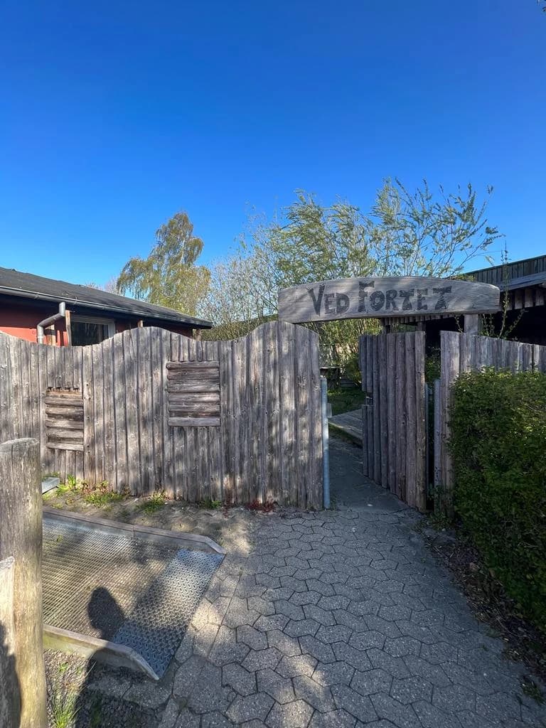Legeområde ved indgang – før